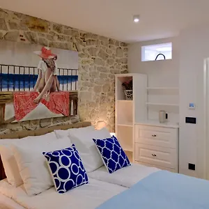 https://la-corte-di-kate-2.hotelinzadar.com